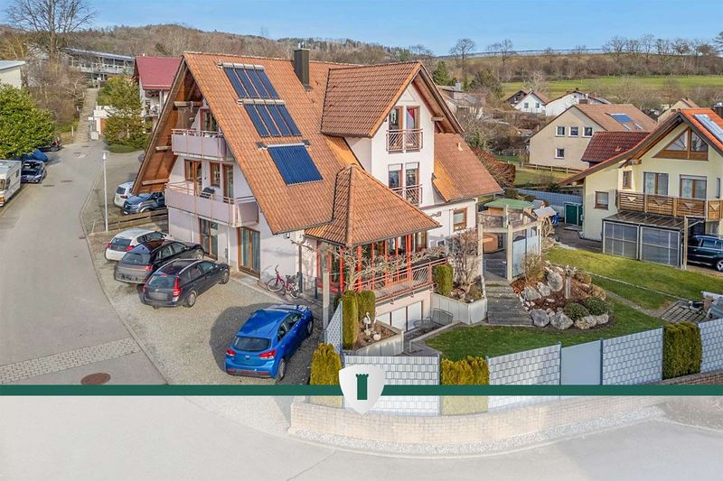 Attraktives 3-Familienhaus (Mehrgenerationenhaus) mit großer Hauptwohnung in ruhiger Lage von Beuren